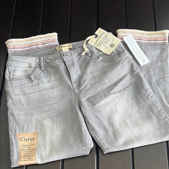 Democracy Denim - Democracy Gray Cropped Ankle Jeans with Embroidered Waistband